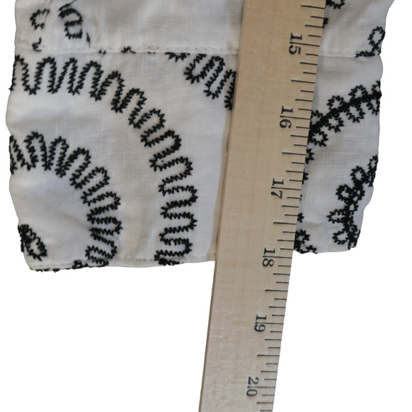Tweeds Blouse Womens M Black White Embroidered Swirls 100% Linen Button Front - Picture 10 of 13
